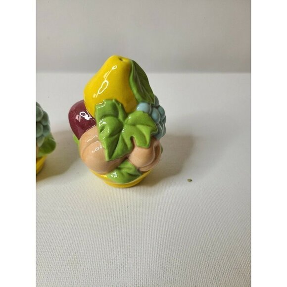 Vintage Japan Ceramic Fruit Basket Salt And Pepper Shaker Set Home Kitchen Decor - Picture 2 of 7